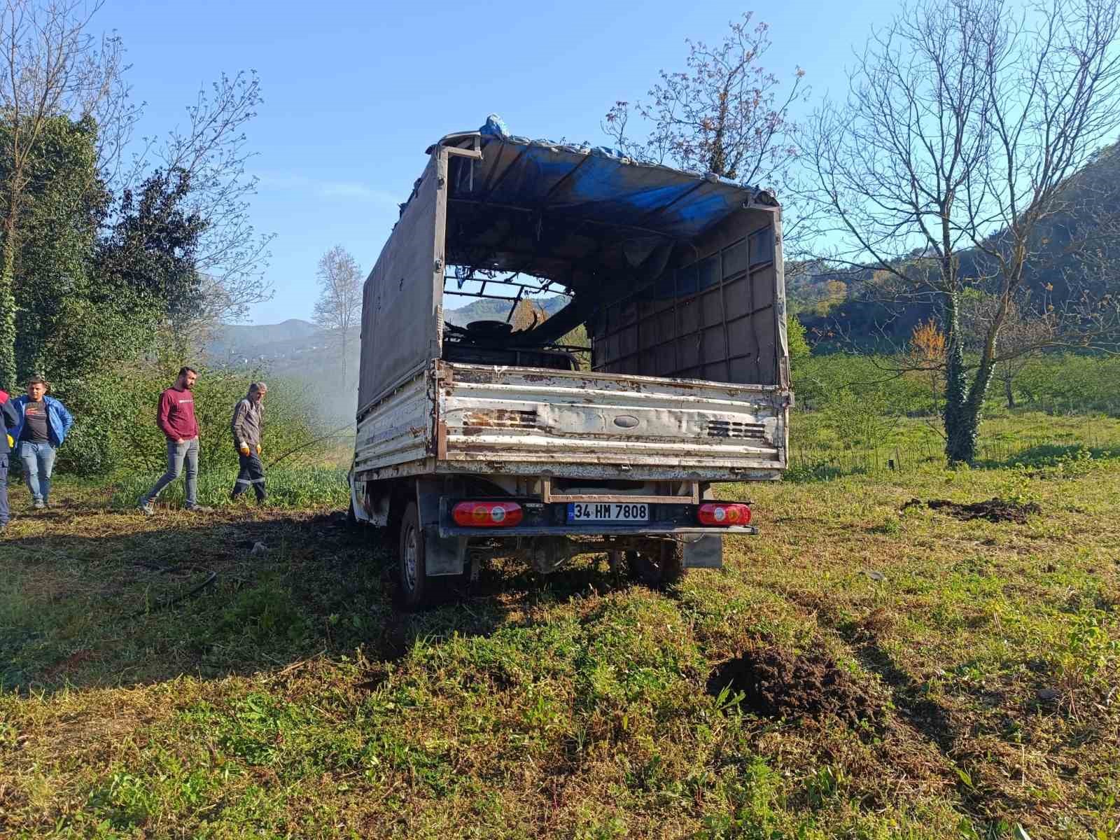 Alaplı’da seyir halindeki kamyonet yandı
