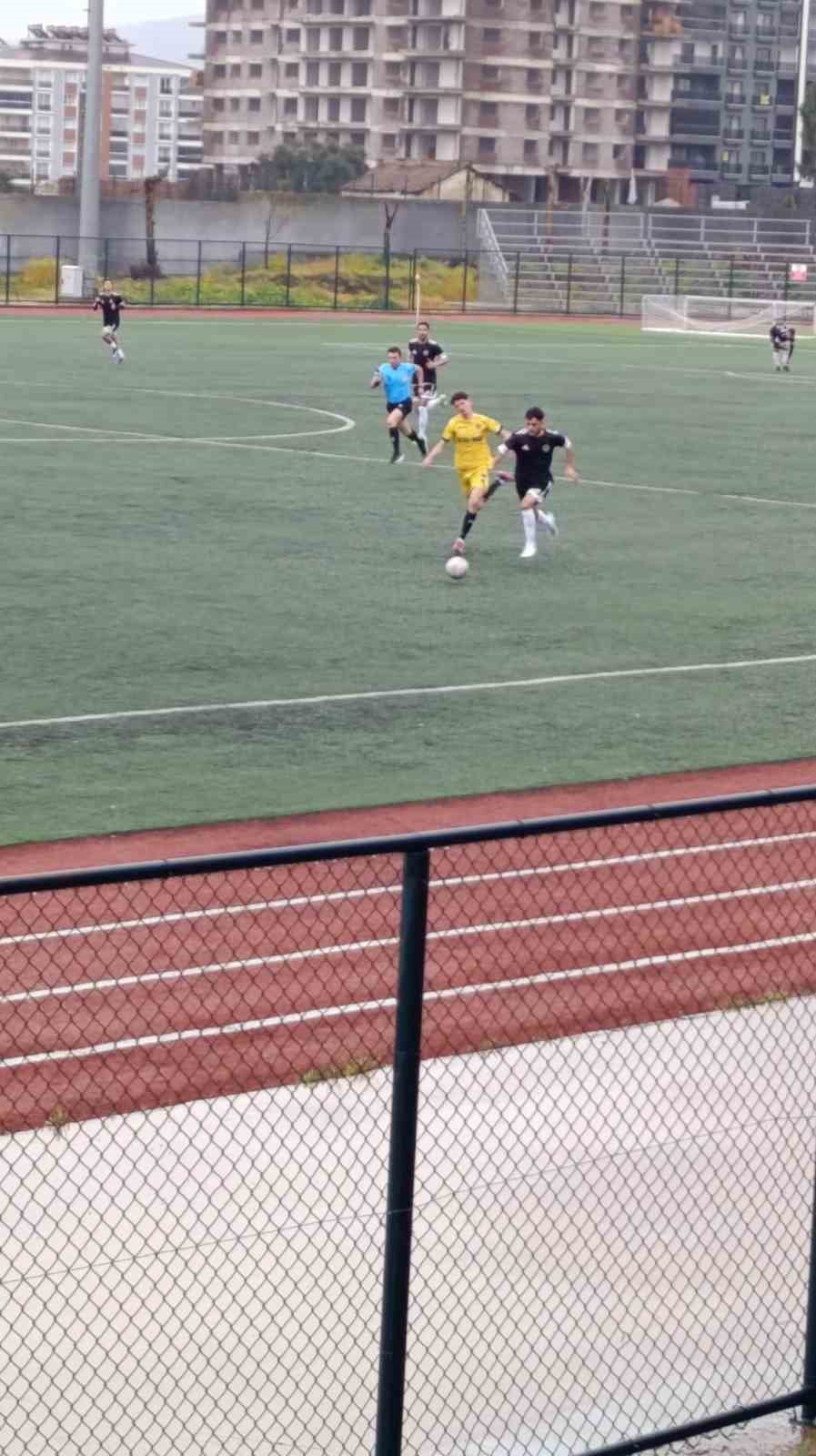 Alaşehir Belediyespor evinde yıkıldı
