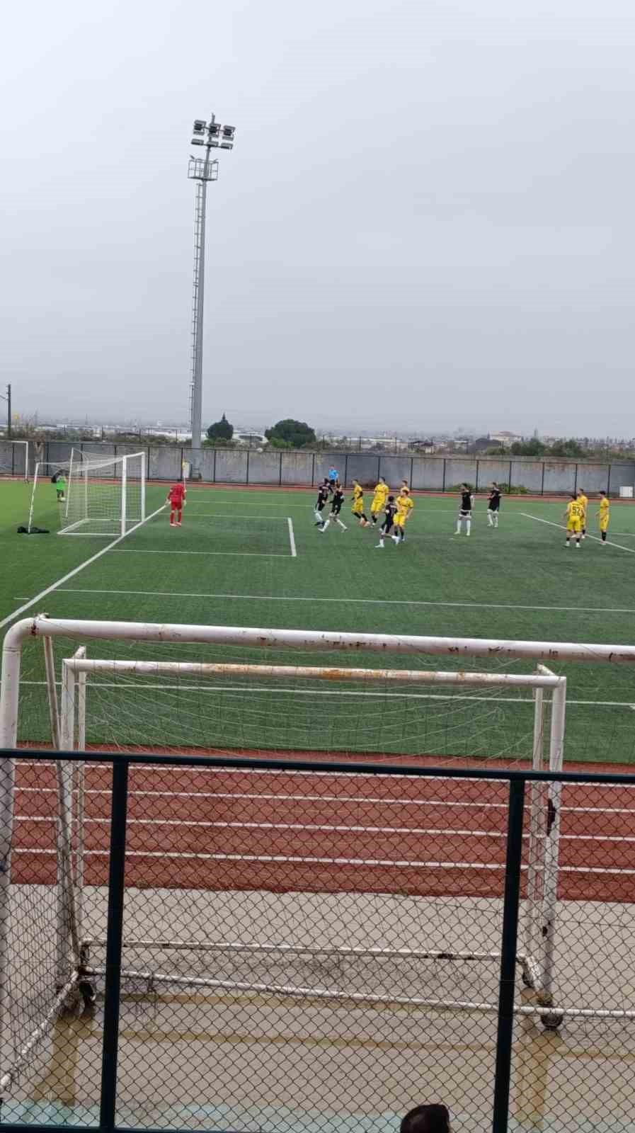 Alaşehir Belediyespor evinde yıkıldı
