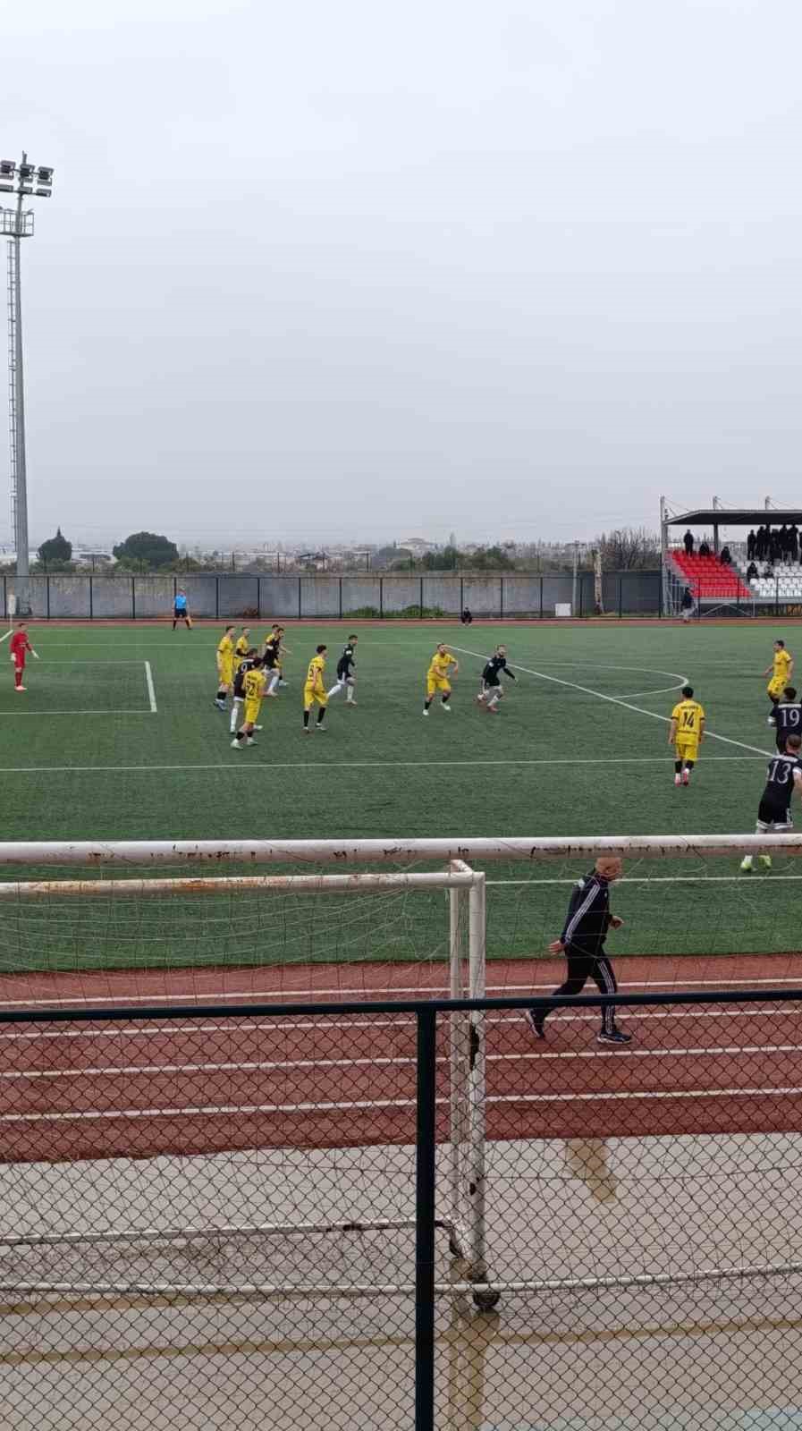 Alaşehir Belediyespor evinde yıkıldı
