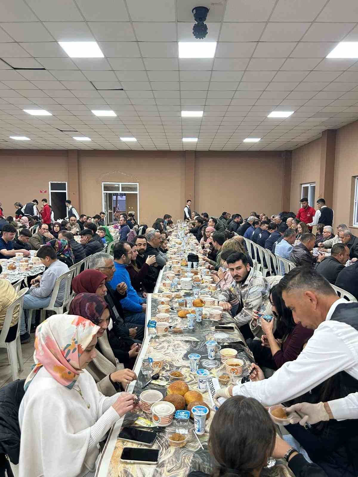 Alaşehir Killik’te birlik ve dayanışma sofrası kuruldu
