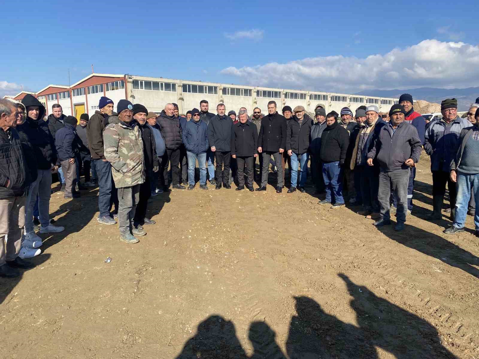 Alaşehir’de 350 üreticiye 3 bin 500 bağ direği hibesi
