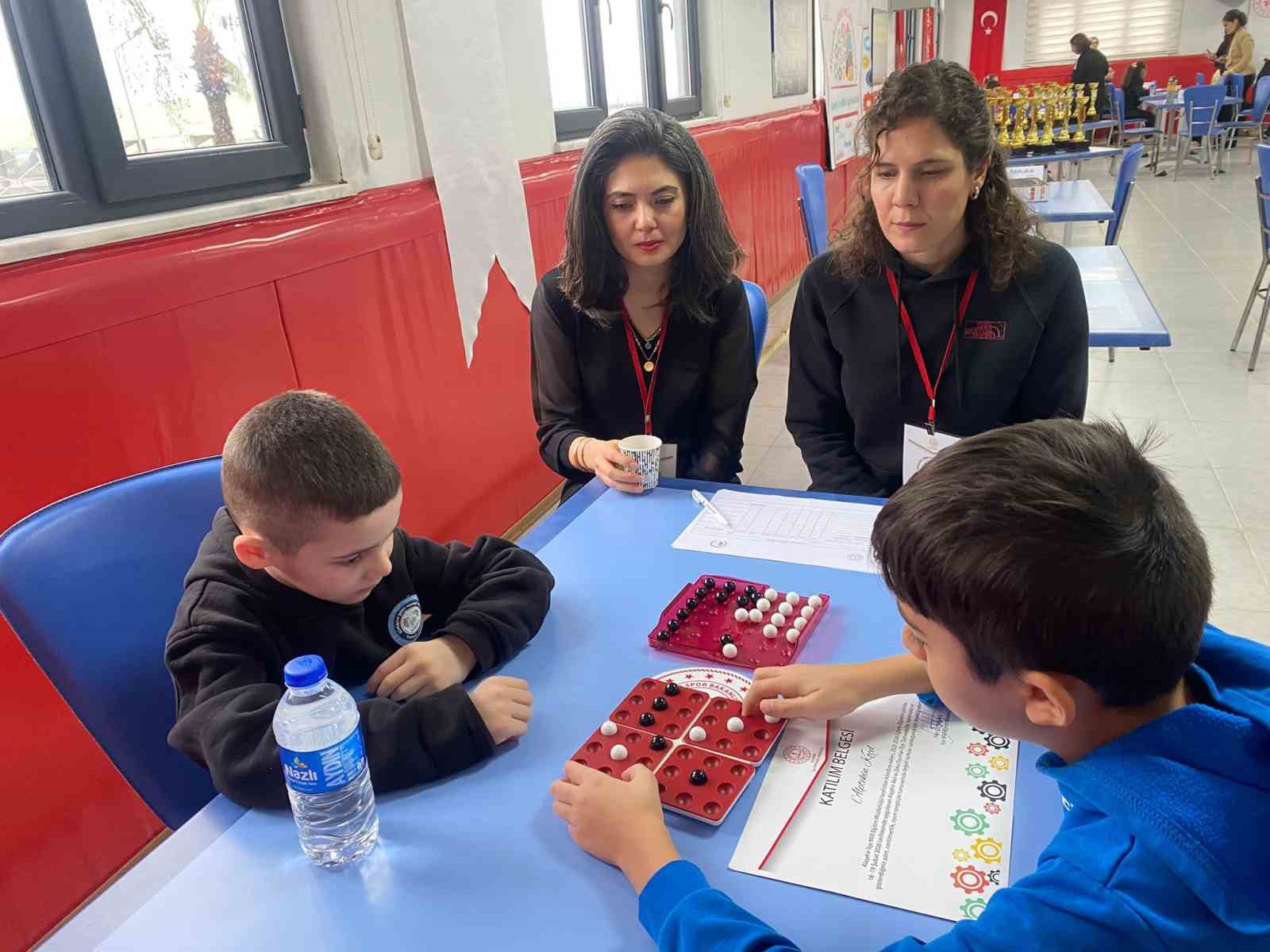 Alaşehir’de 81 öğrenci ilçe şampiyonluğu için yarıştı
