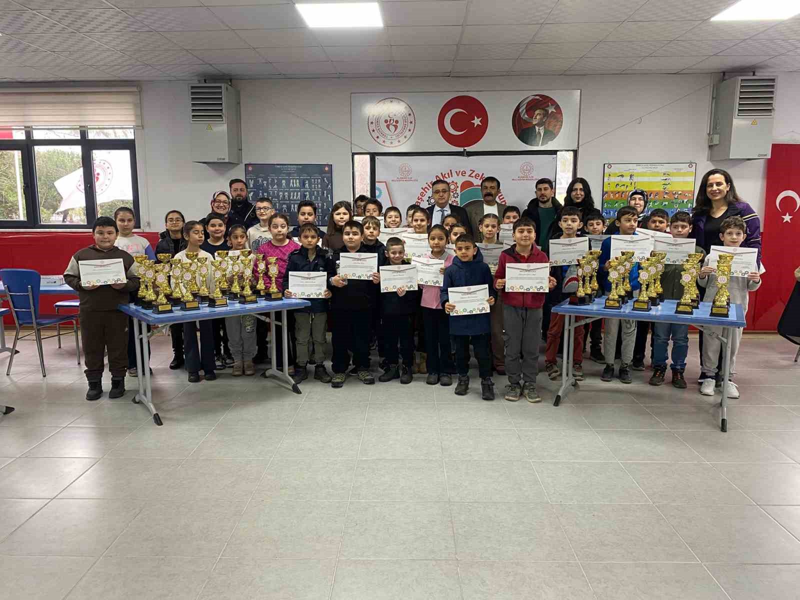 Alaşehir’de 81 öğrenci ilçe şampiyonluğu için yarıştı
