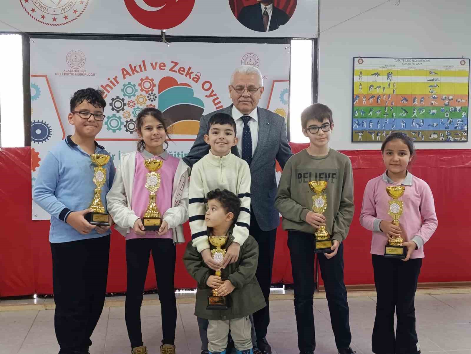 Alaşehir’de 81 öğrenci ilçe şampiyonluğu için yarıştı
