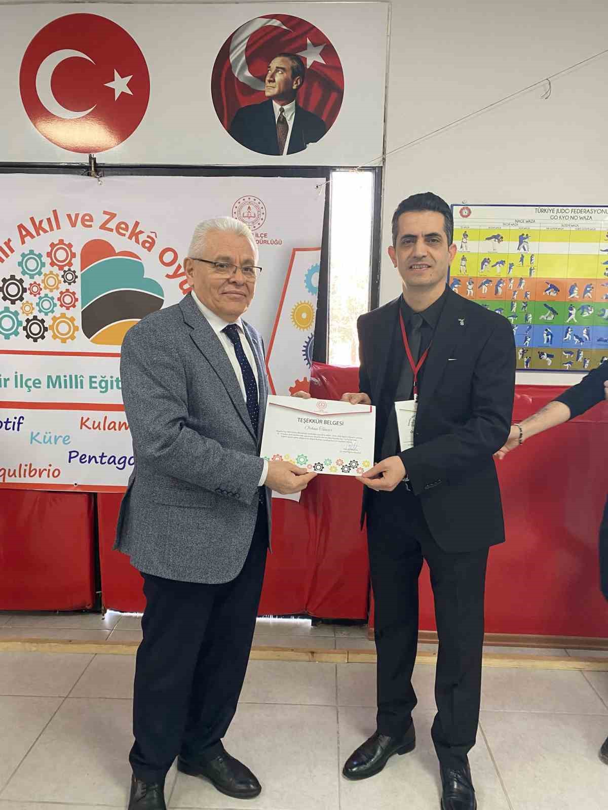 Alaşehir’de 81 öğrenci ilçe şampiyonluğu için yarıştı
