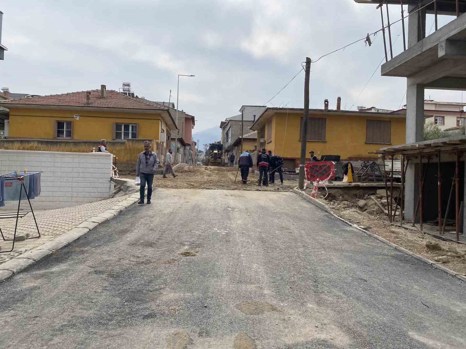 Alaşehir’de asfalt sezonu açıldı
