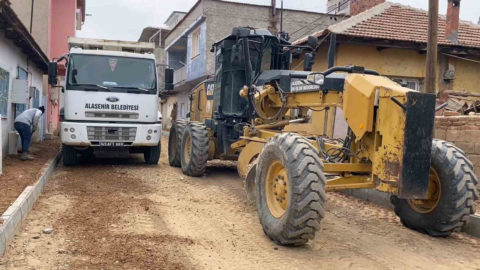 Alaşehir’de asfalt sezonu açıldı
