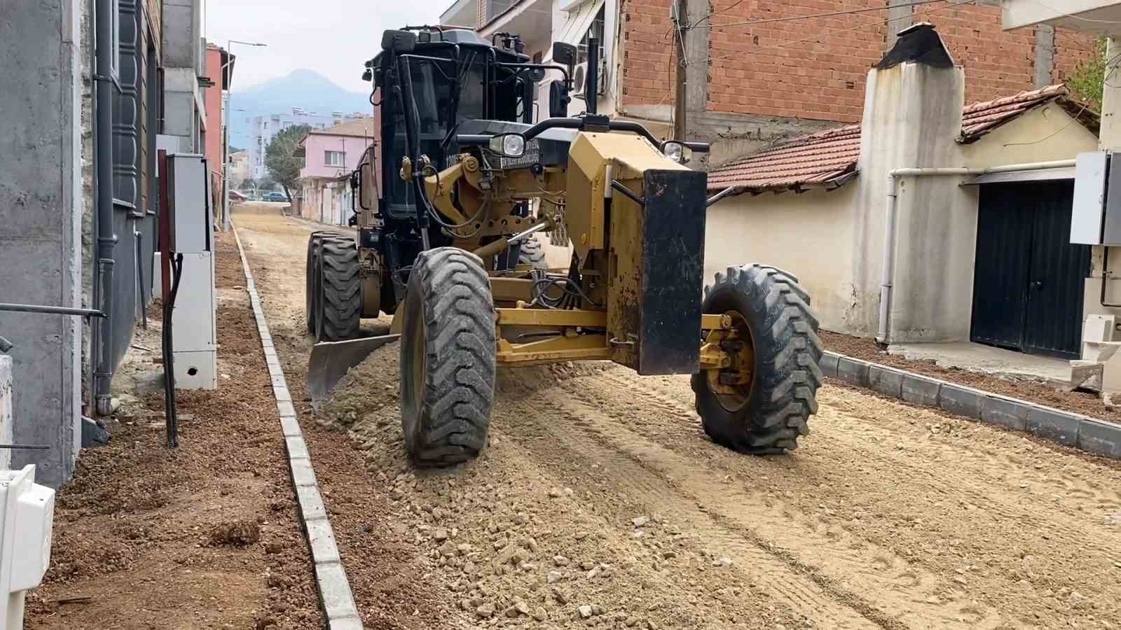 Alaşehir’de asfalt sezonu açıldı
