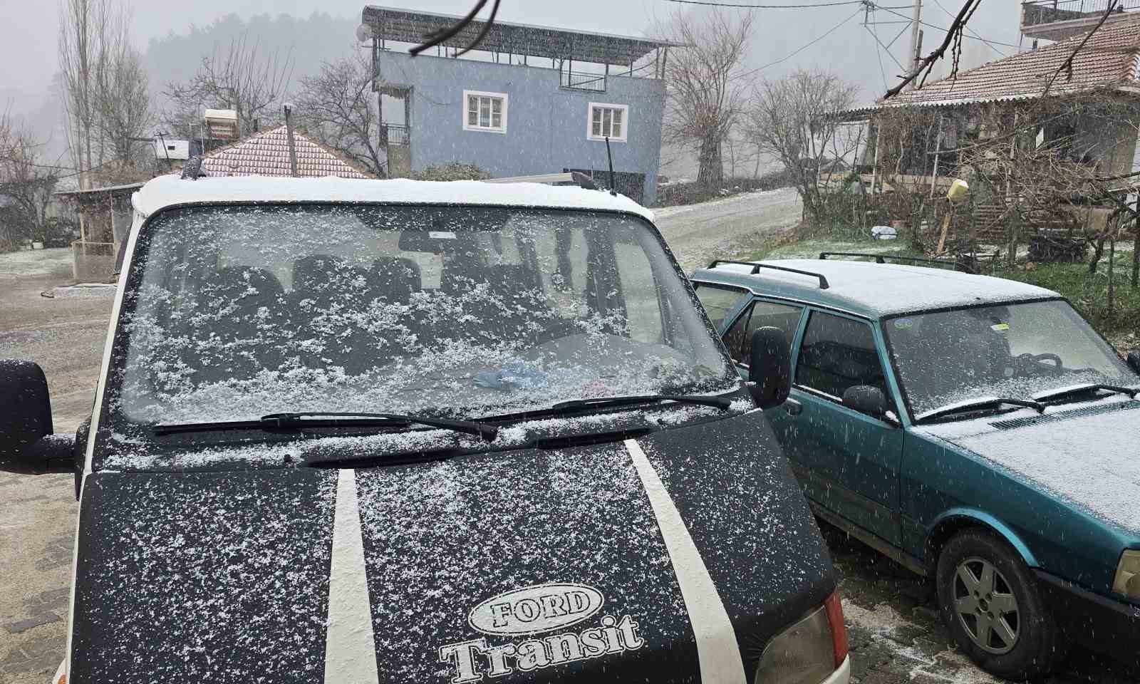 Alaşehir’de bir günde 4 mevsim yaşandı
