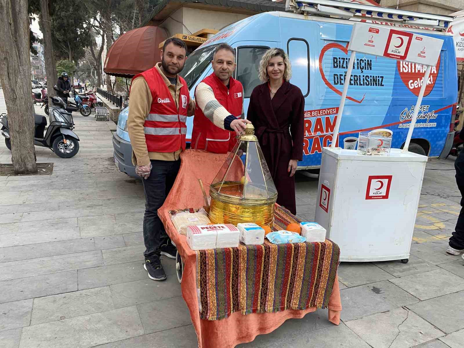 Alaşehir’de hayırseverler iftar bağışı için yarıştı
