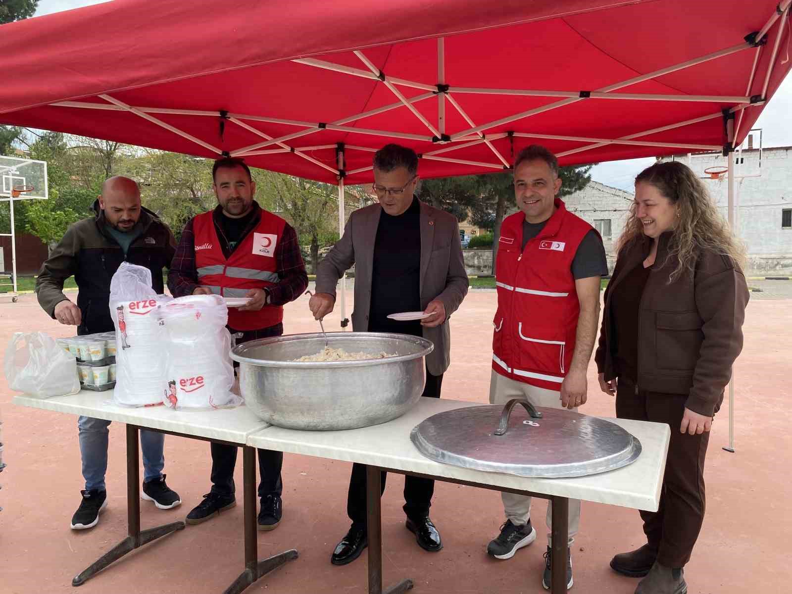 Alaşehir’de Romanlar Günü uçurtma şenliğiyle kutlandı
Alaşehir’de Romanlar Günü uçurtma şenliğiyle kutlandı