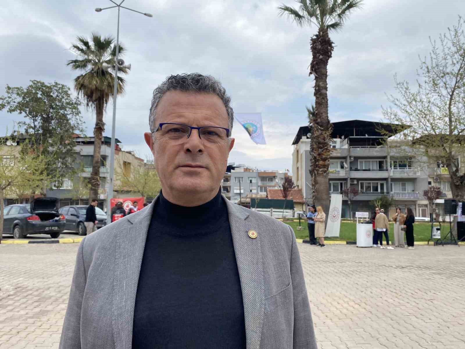 Alaşehir’de Romanlar Günü uçurtma şenliğiyle kutlandı
Alaşehir’de Romanlar Günü uçurtma şenliğiyle kutlandı