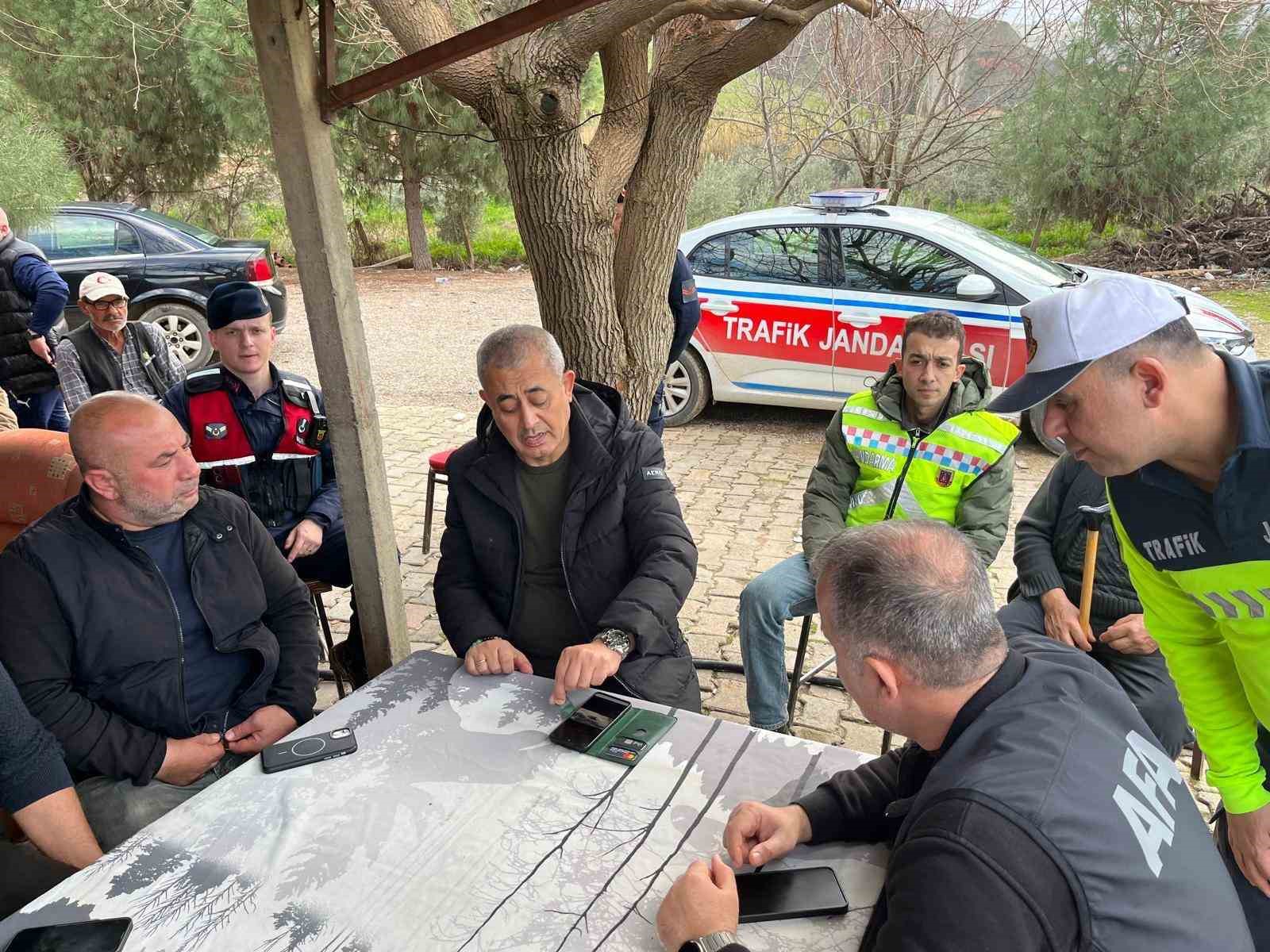 Alaşehir’de selin vurduğu yollar onarılıyor
