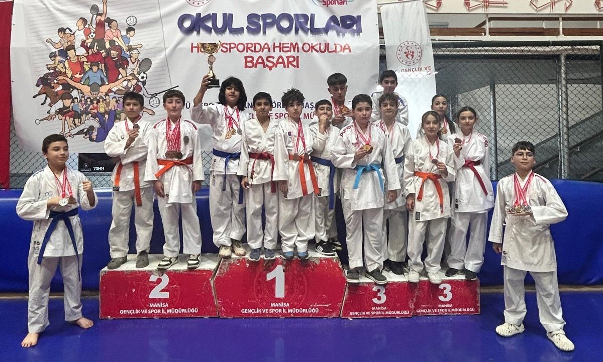 Alaşehirli karatecilerden 67 madalyalık büyük başarı
