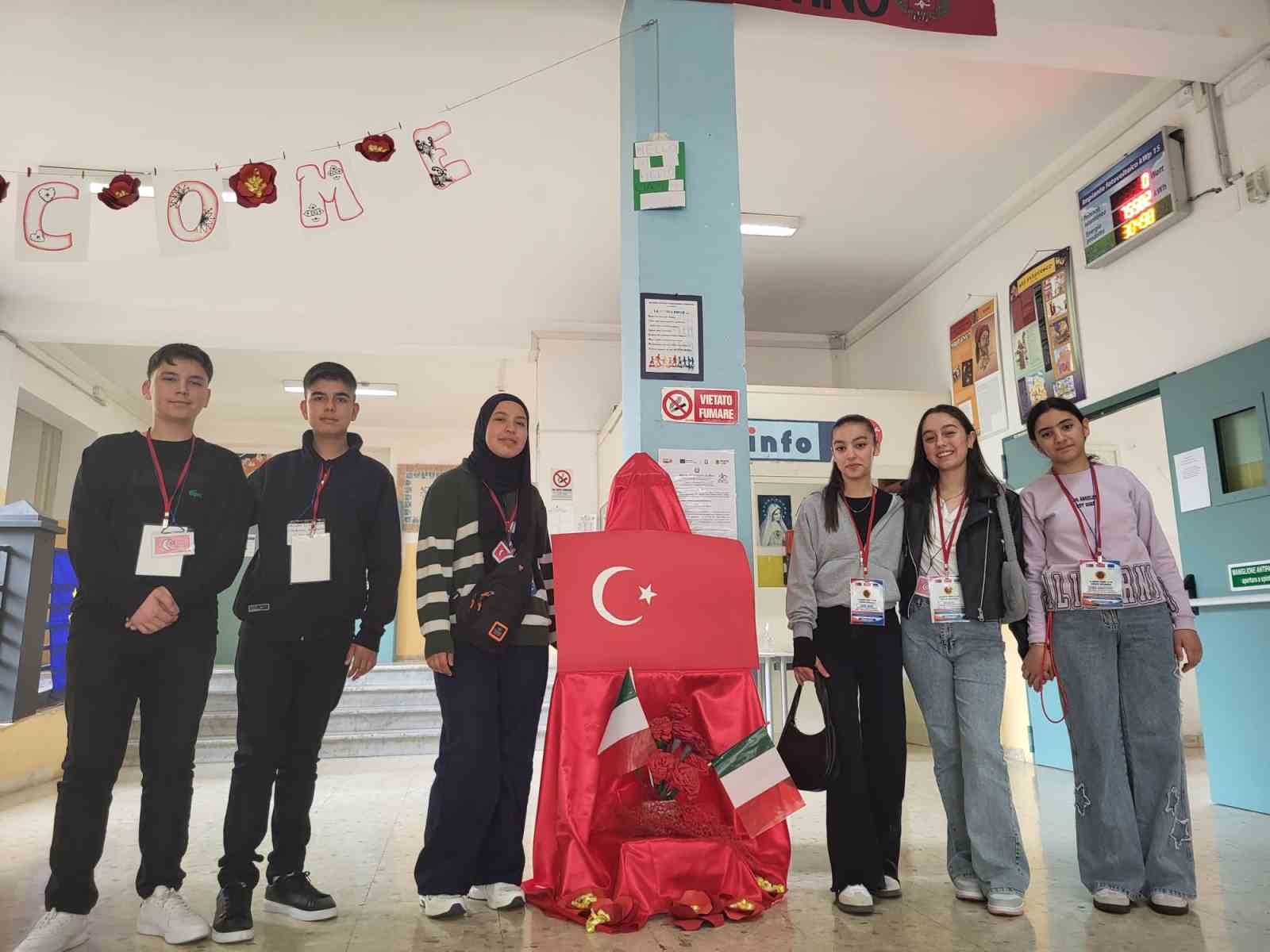 Alaşehirli öğrenciler İtalya’da Türkiye’yi temsil etti
