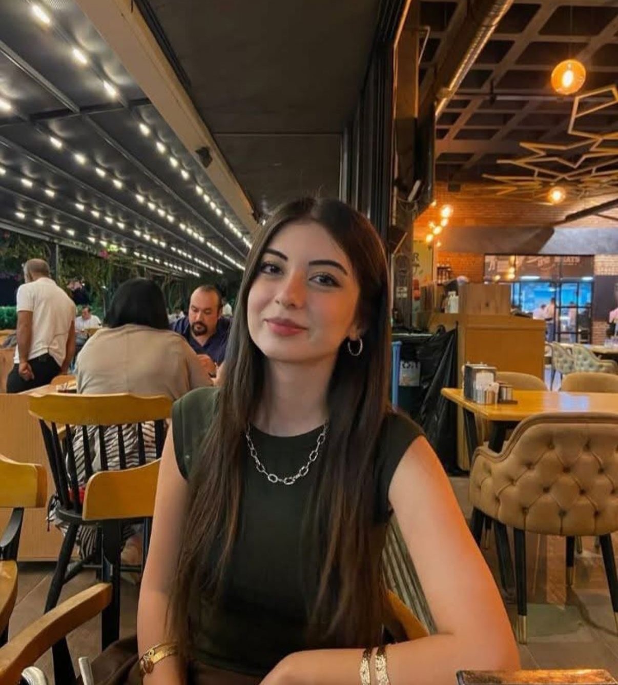 Alev alan otomobilde hayatını kaybeden 25 yaşındaki doktor son yolculuğuna uğurlandı
