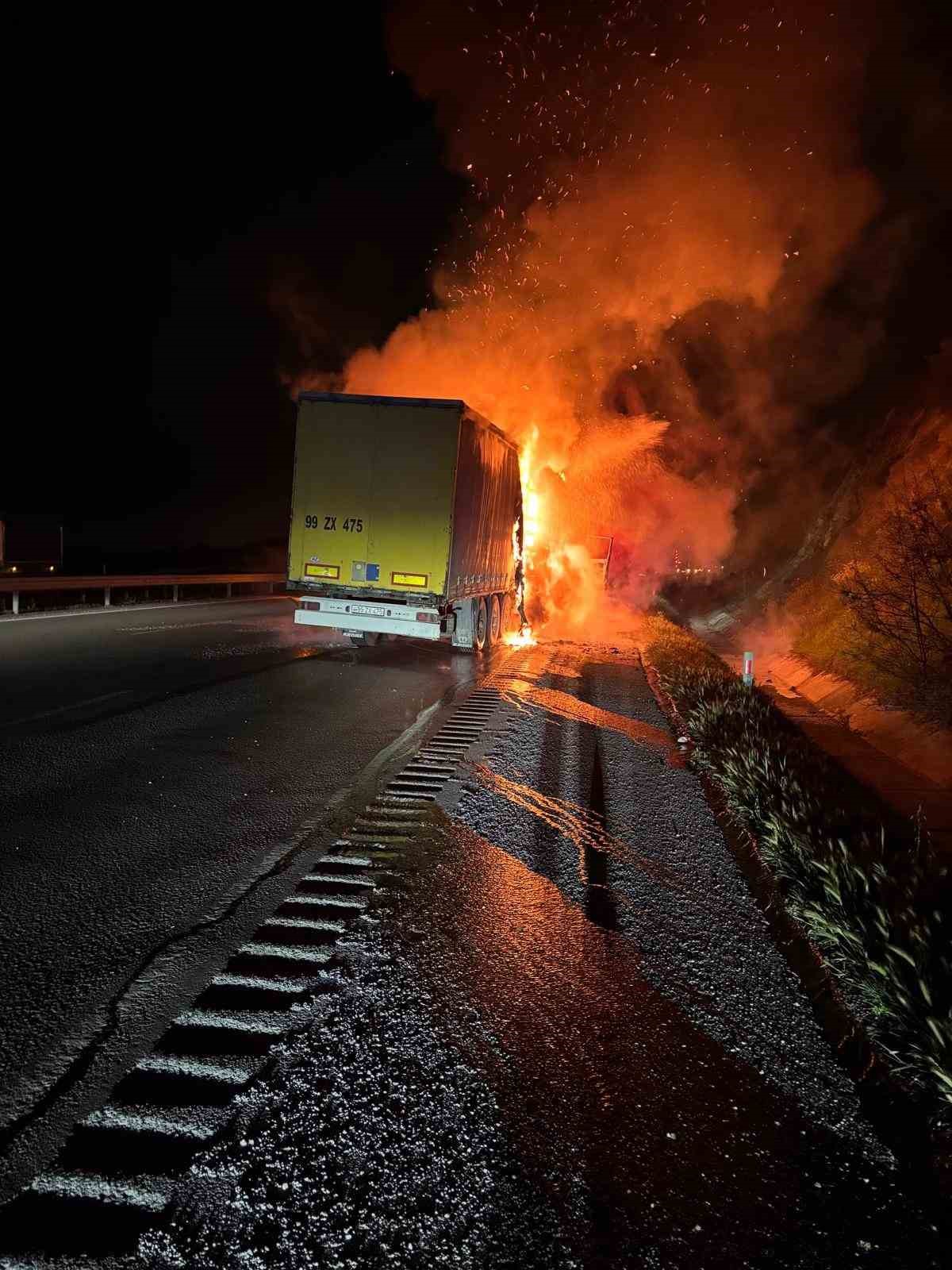 Alev topuna dönen tırdan atlayarak kurtuldu, tamirciden şikayetçi oldu
