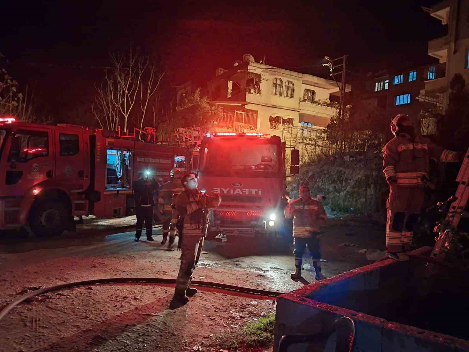 Alevlere teslim olan apartman dairesi kullanılmaz hale geldi
