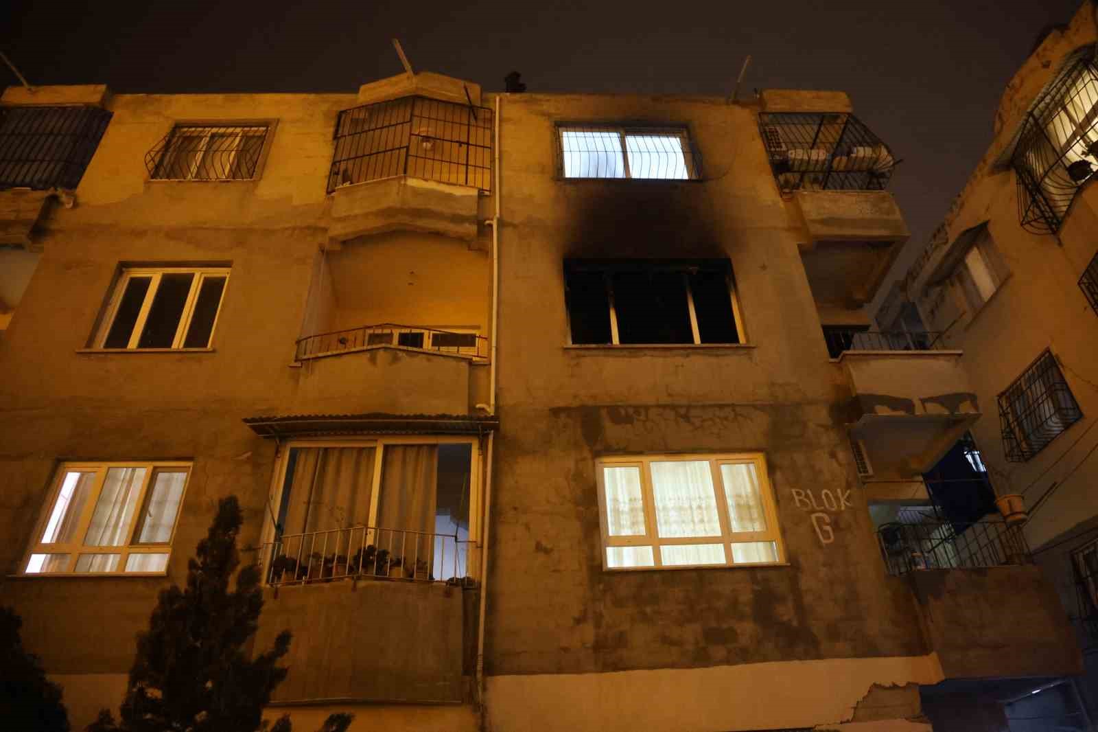 Alevlere teslim olan apartman dairesi kullanılmaz hale geldi
