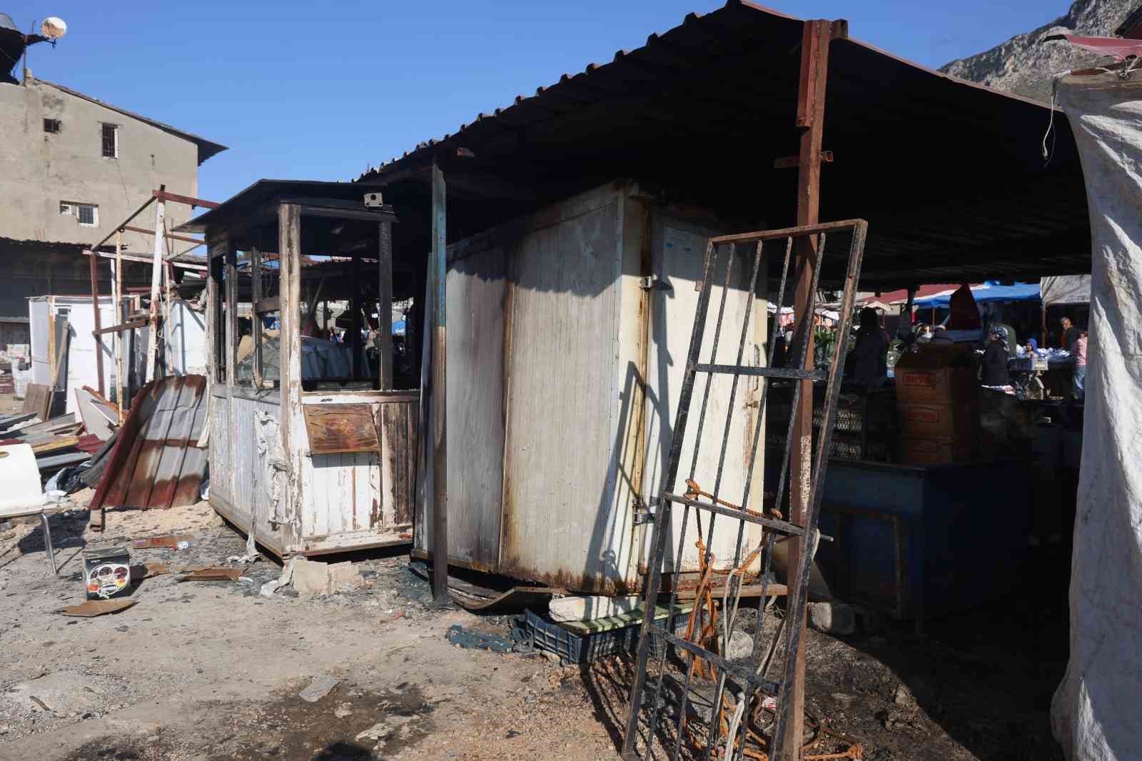 Alevlere teslim olan baraka iş yeri kullanılmaz hale geldi
