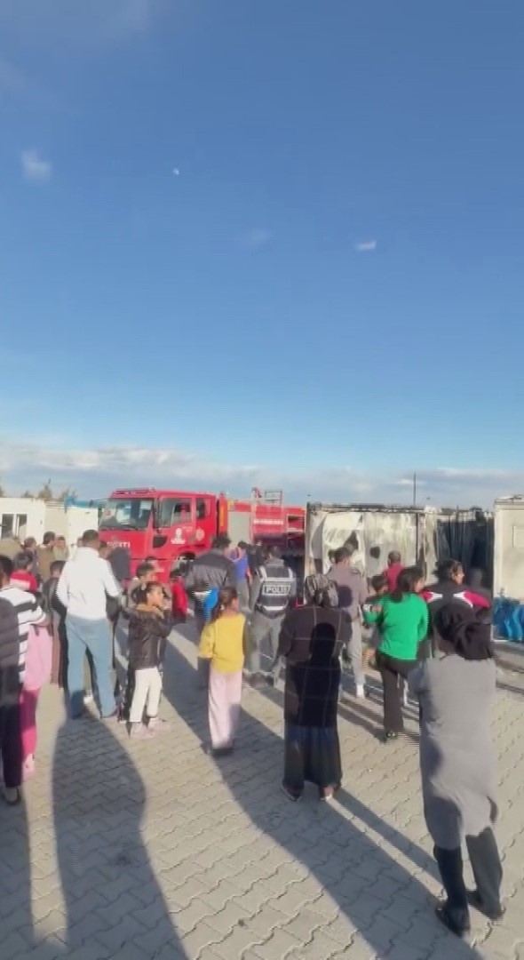 Alevlere teslim olan boş konteyner kullanılamaz hale geldi
