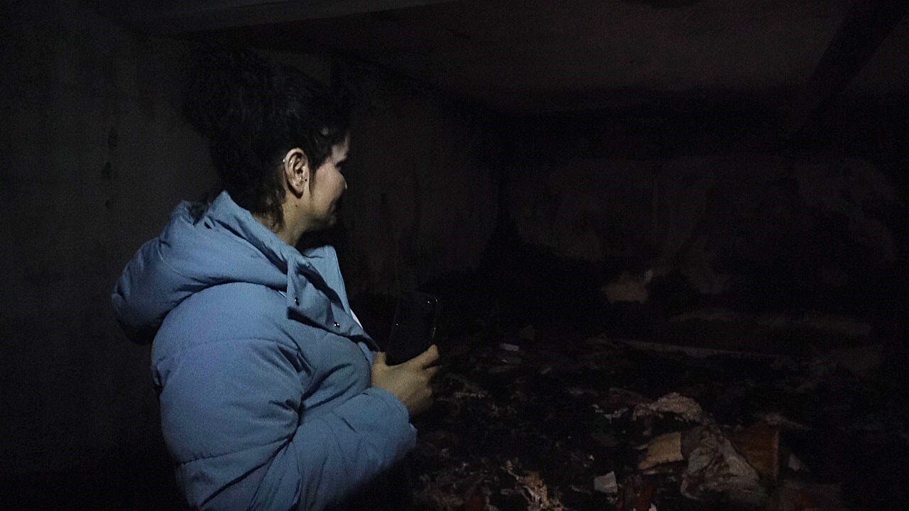 Alevlere teslim olan evde ailenin 50 yıllık hatıraları küle döndü
