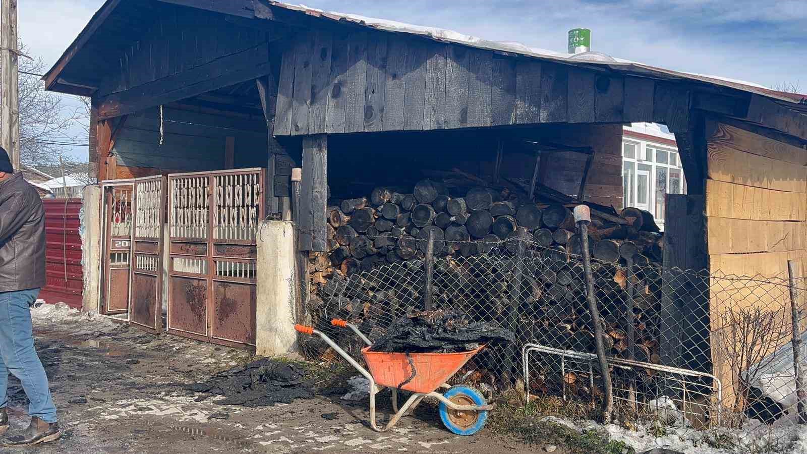 Alevlere teslim olan minibüsünü izlerken kalbine yenik düştü
