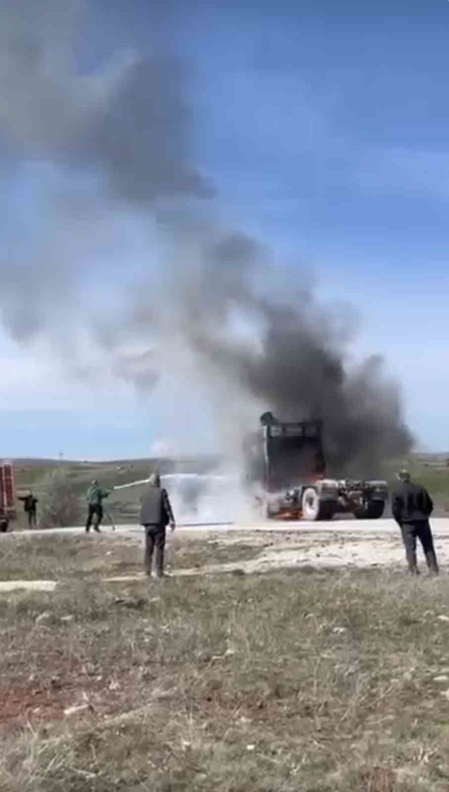 Alevlere teslim olan tır küle döndü
