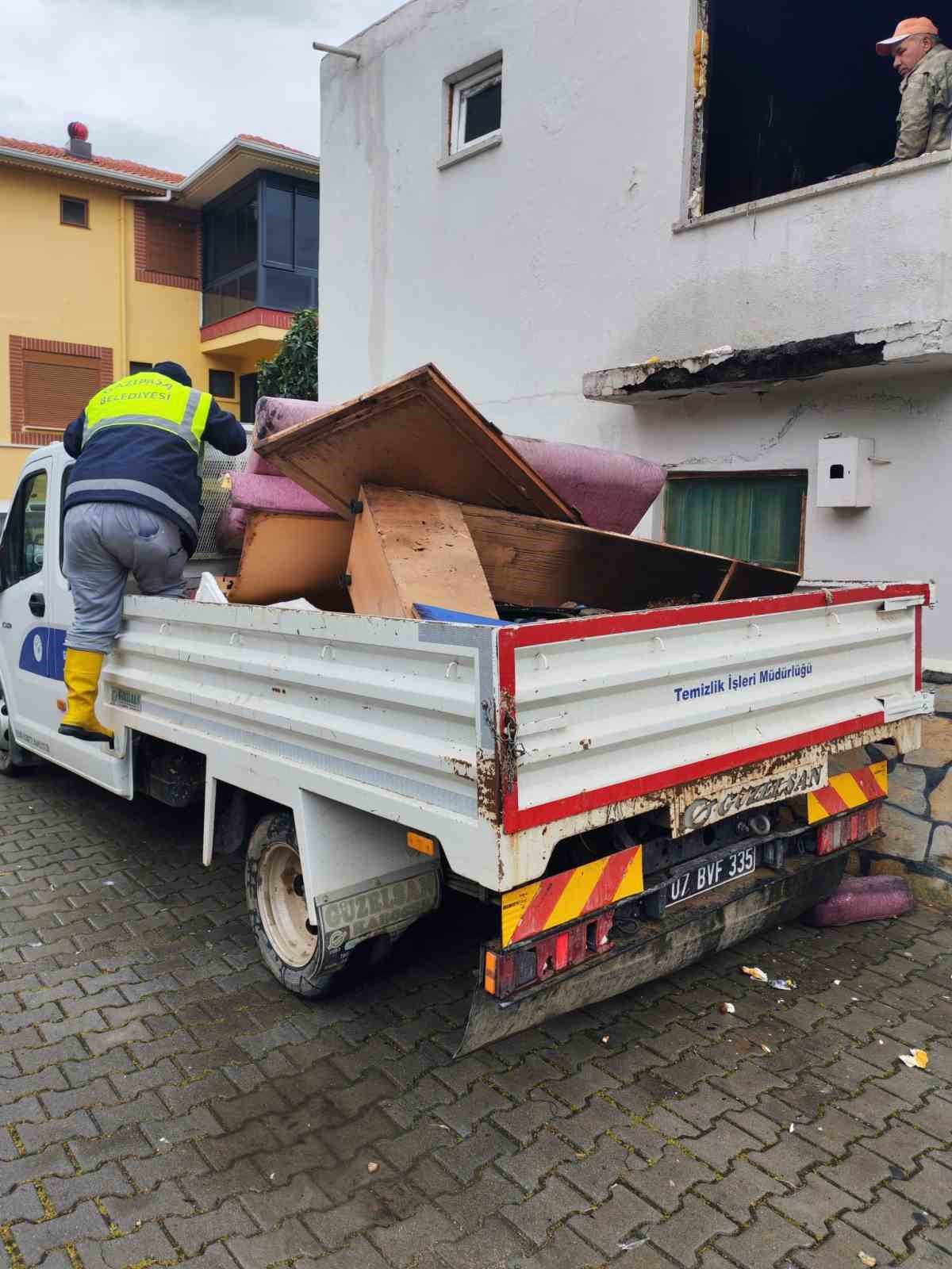 Alevlerin küle çevirdiği evde Kur’an-ı Kerim zarar görmedi
