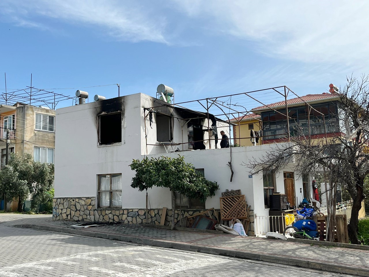 Alevlerin küle çevirdiği evde Kur’an-ı Kerim zarar görmedi
