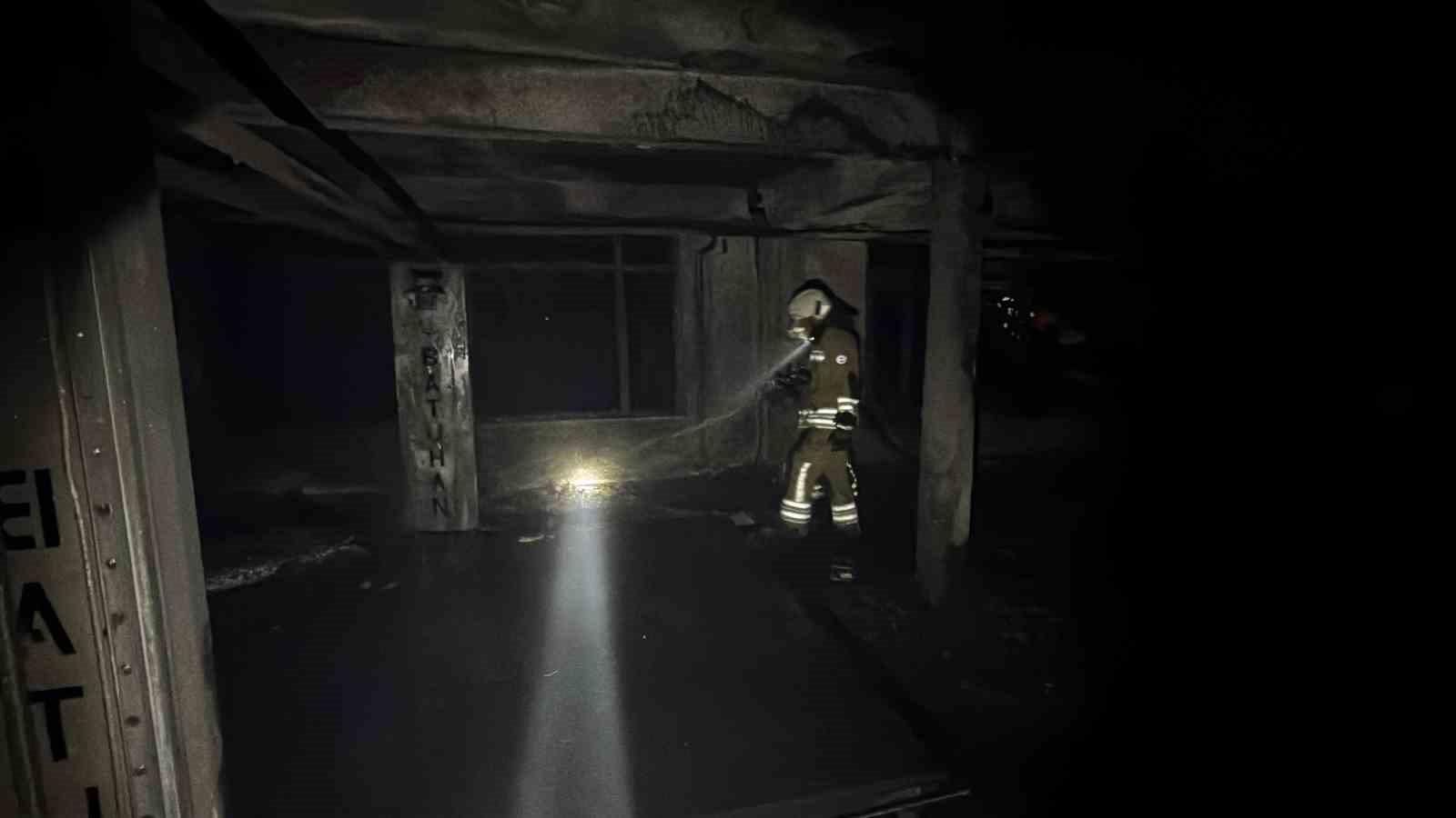 Alevlerin küle çevirdiği fabrika içerden görüntülendi
