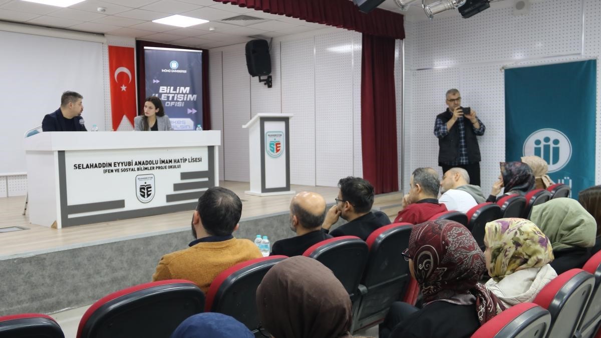 "Algoritmalar sizi yönlendiriyor"
