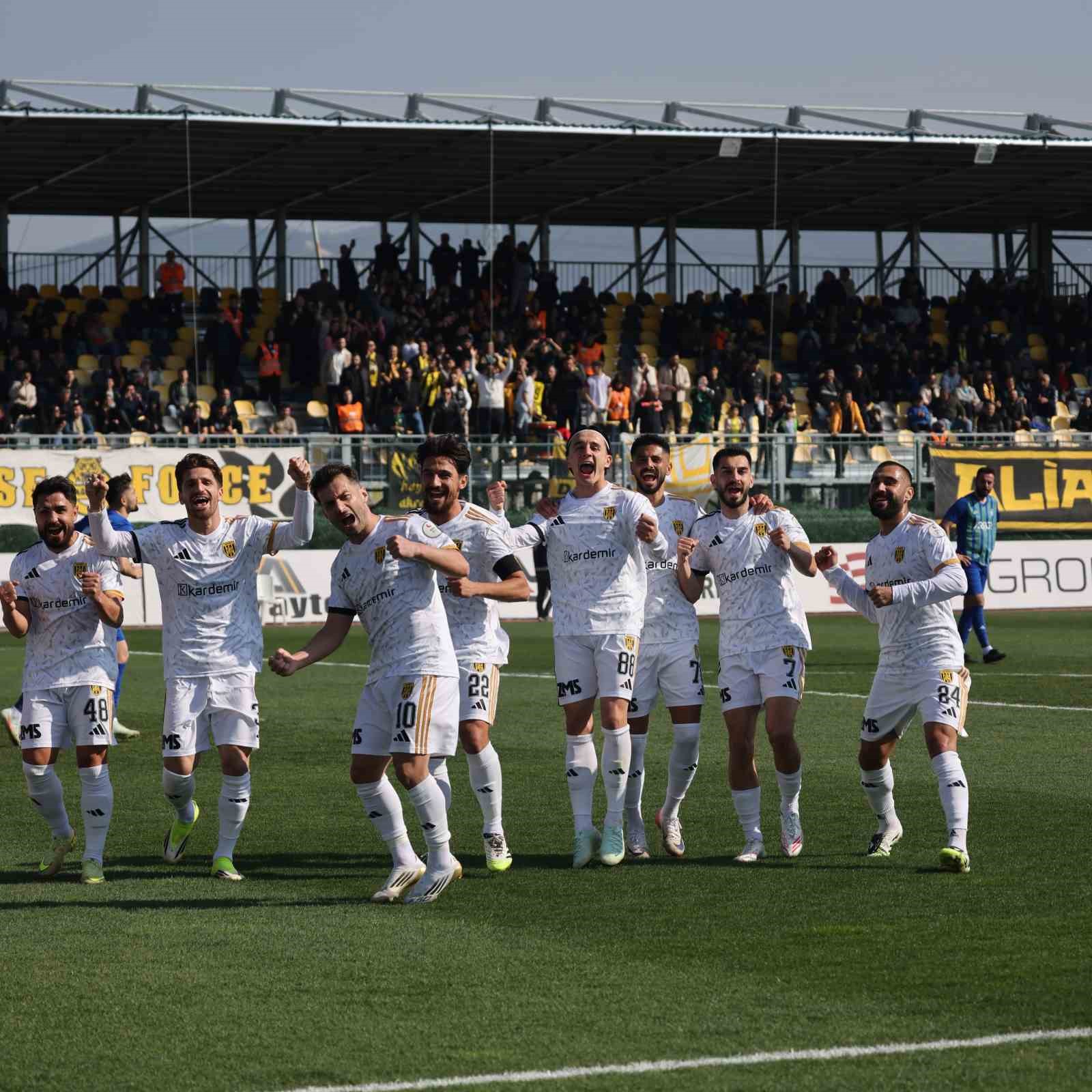 Aliağa FK, zirveye oynuyor
