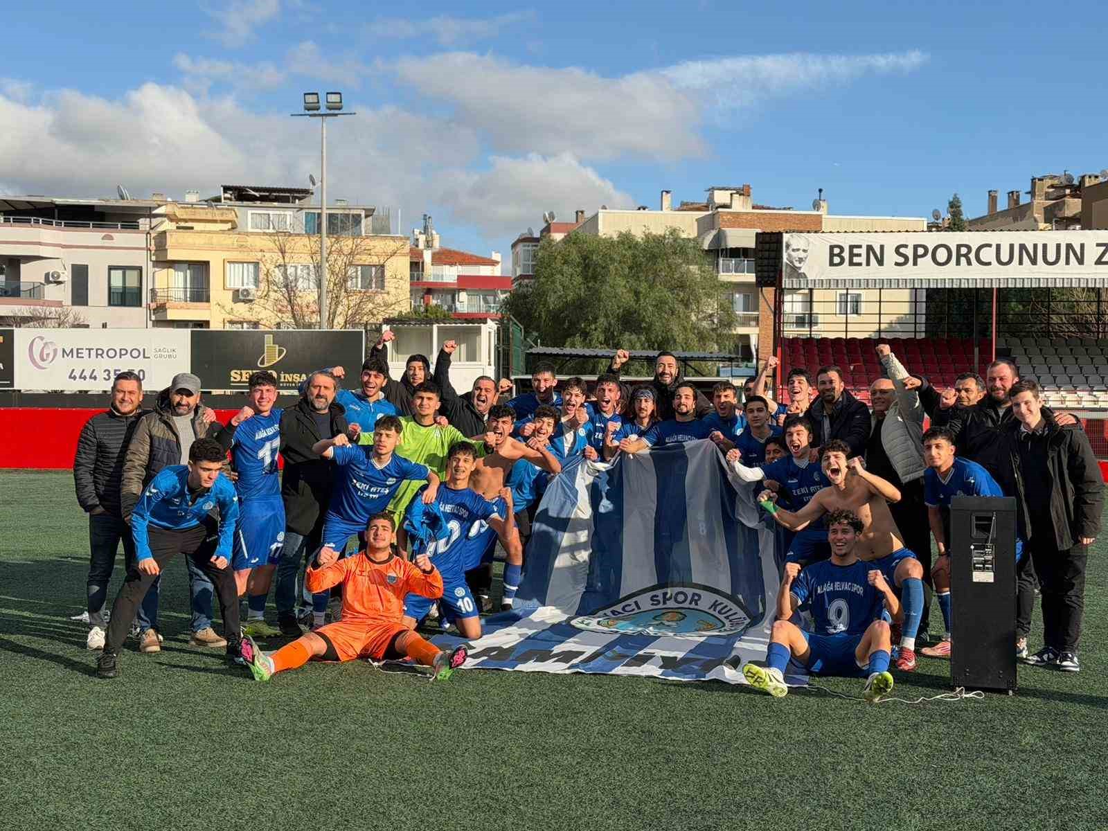 Aliağa Helvacı Spor U-18 Takımı, İzmir şampiyonu oldu
