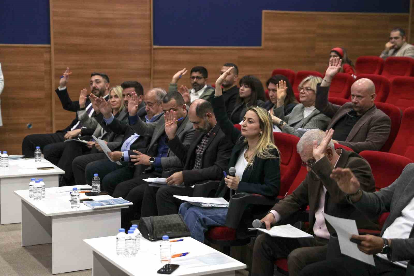 Aliağa meclisinde encümen ve komisyon üyeleri belirlendi
