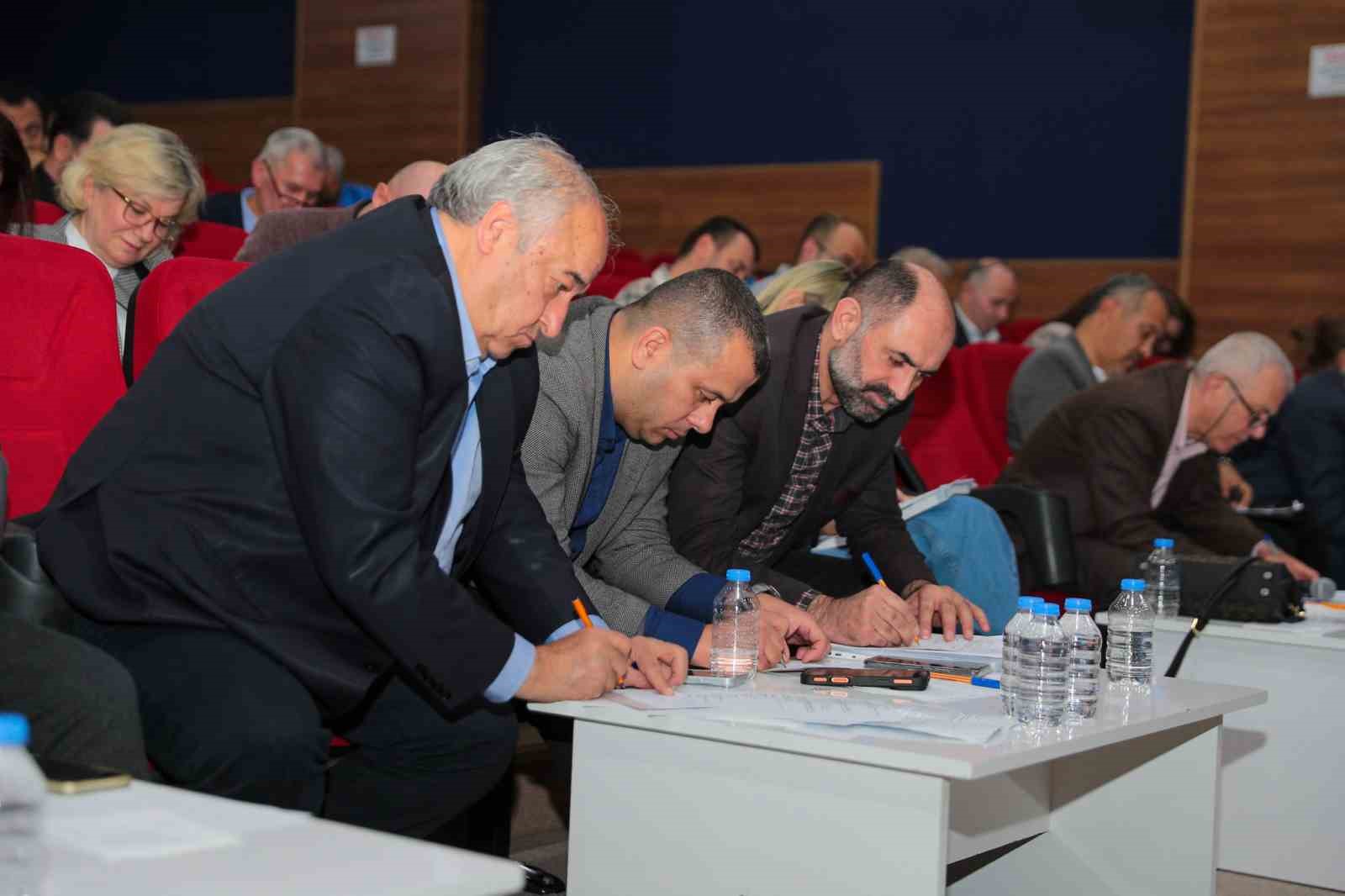 Aliağa meclisinde encümen ve komisyon üyeleri belirlendi
