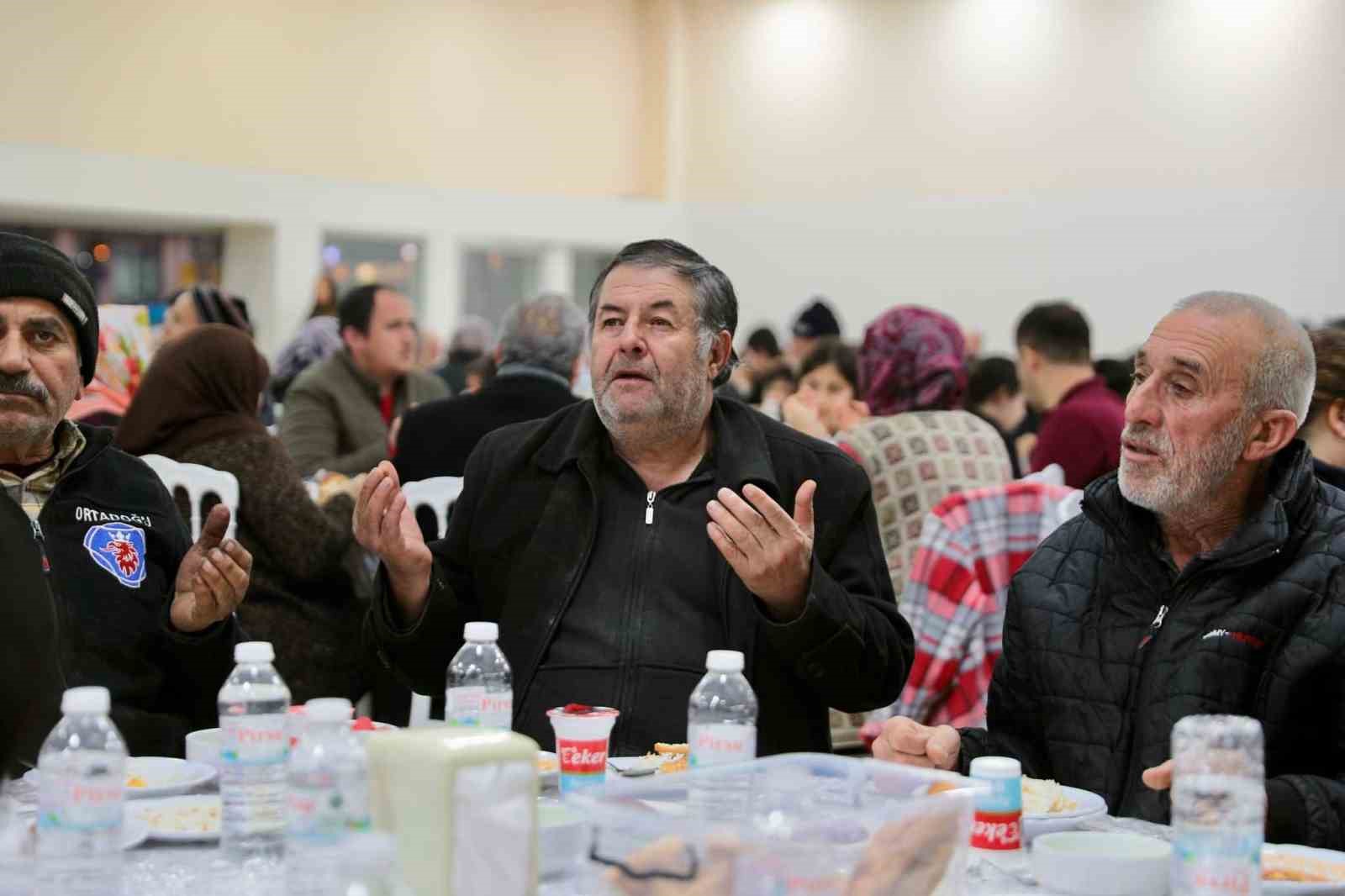 Aliağa’da ilk toplu iftar coşkusu
