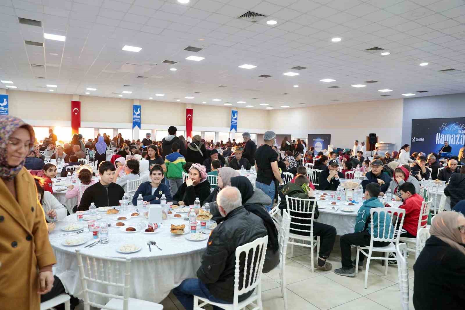 Aliağa’da ilk toplu iftar coşkusu
