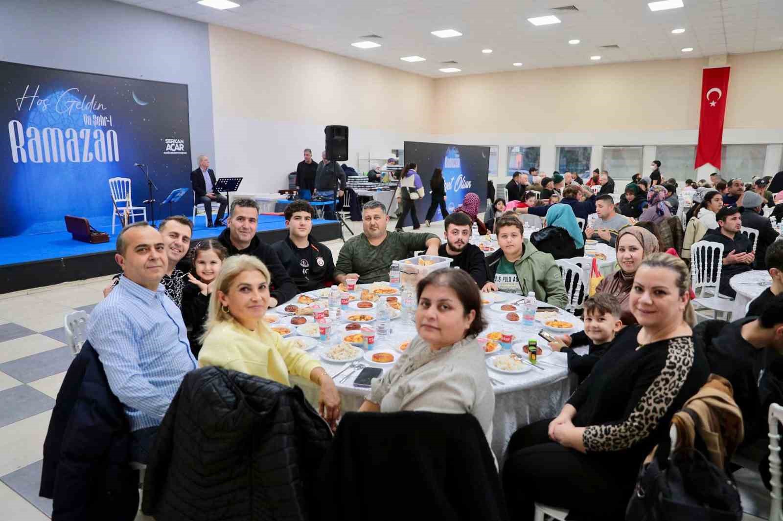Aliağa’da ilk toplu iftar coşkusu
