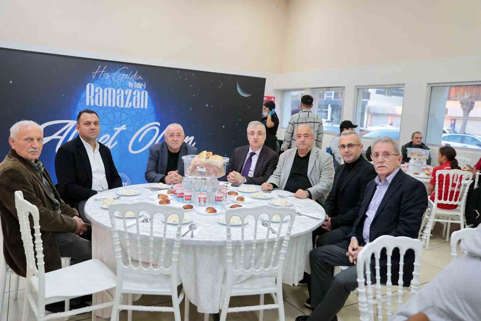 Aliağa’da ilk toplu iftar coşkusu
