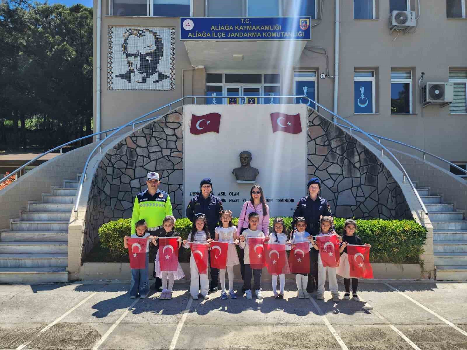 Aliağa’da, minik öğrenciler Jandarmayı yakından tanıdı
