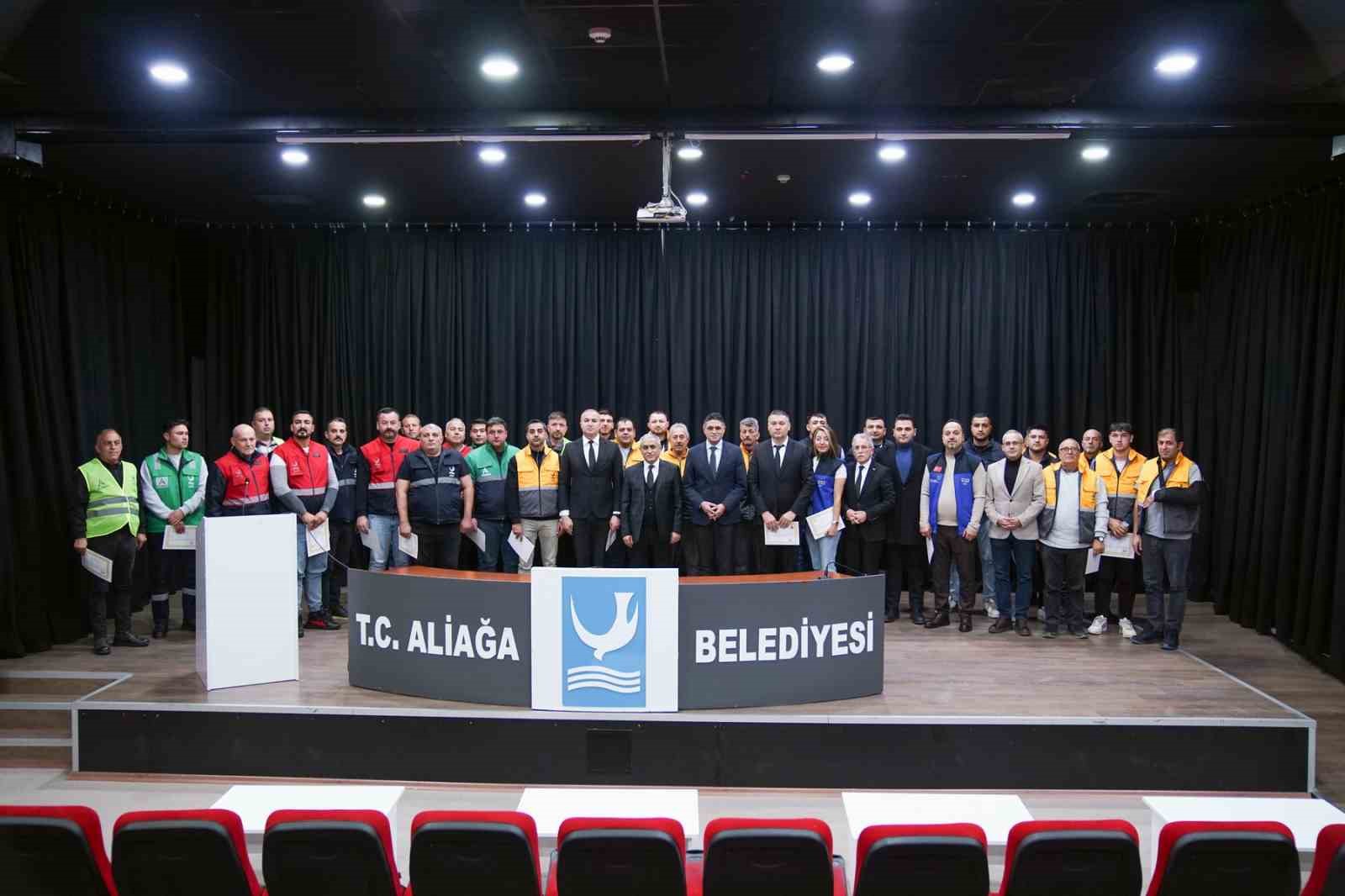 Aliağa’da orman yangınlarıyla mücadele eden personele teşekkür belgesi

