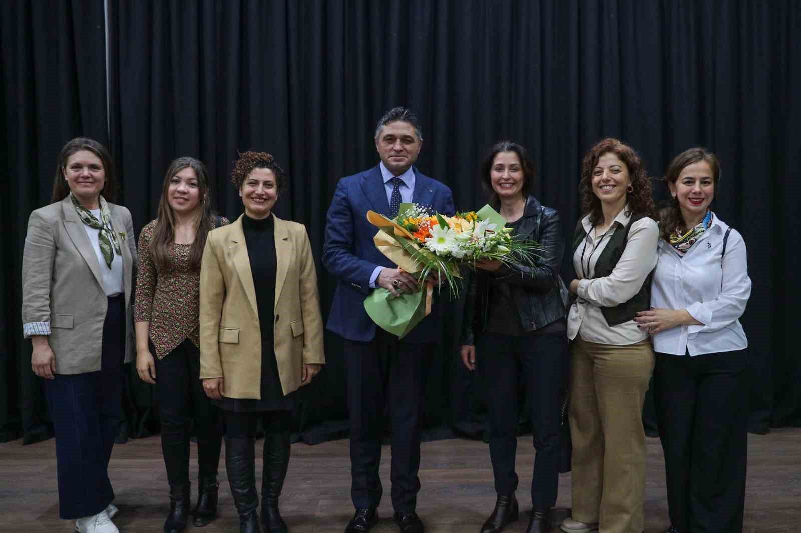 Aliağalı minikler belediye yönetimini yerinde öğrendi
