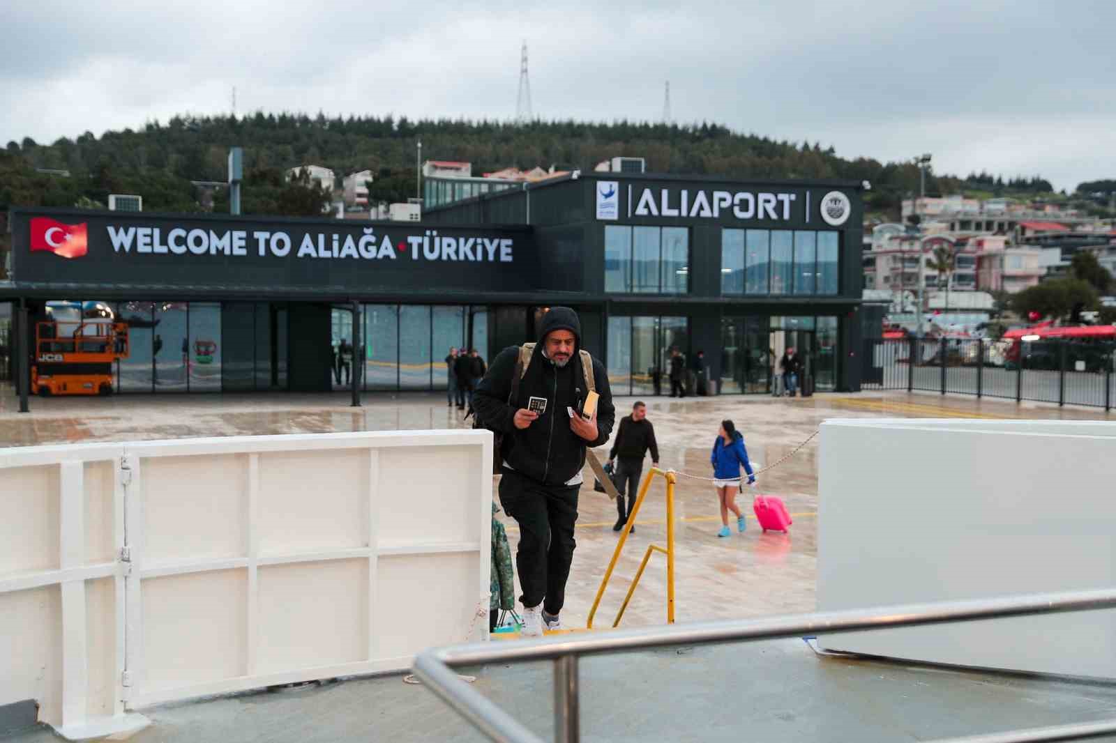 Aliaport Deniz Yolcu İskelesi’nde ilk sefer yapıldı
