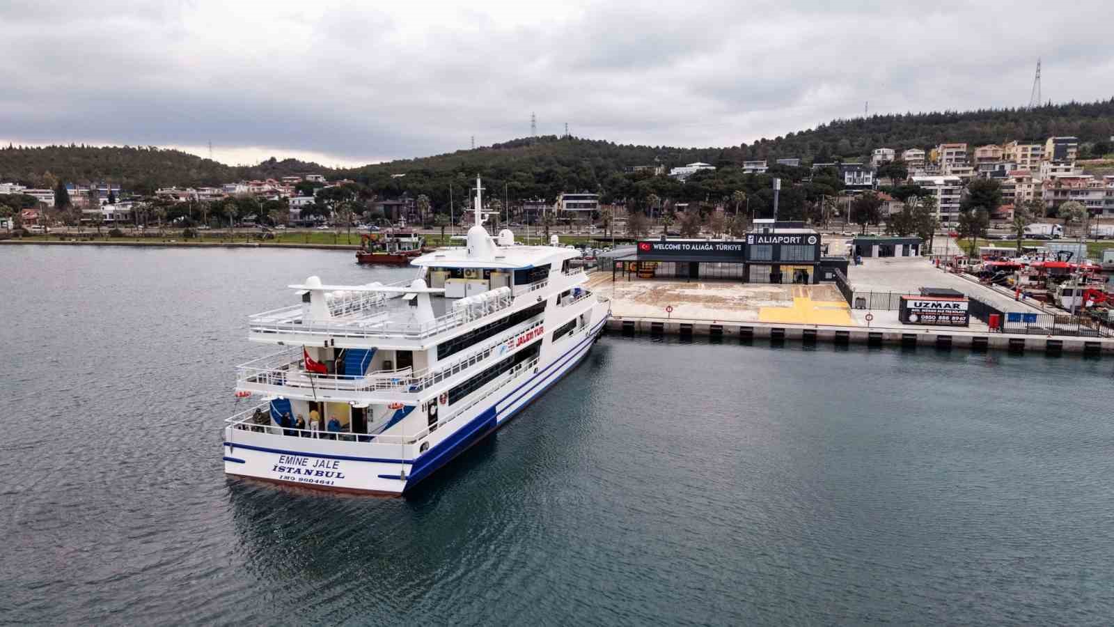 Aliaport Deniz Yolcu İskelesi’nde ilk sefer yapıldı
