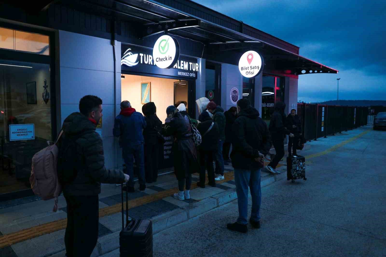 Aliaport Deniz Yolcu İskelesi’nde ilk sefer yapıldı
