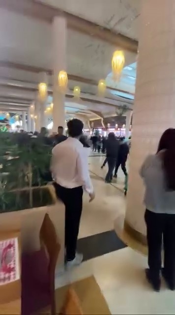 Alışveriş merkezinde çıkan kavgada güvenlik görevlisi bıçaklandı
