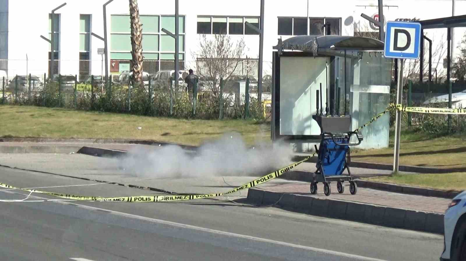 Alışveriş merkezindeki durakta şüpheli valiz paniği
