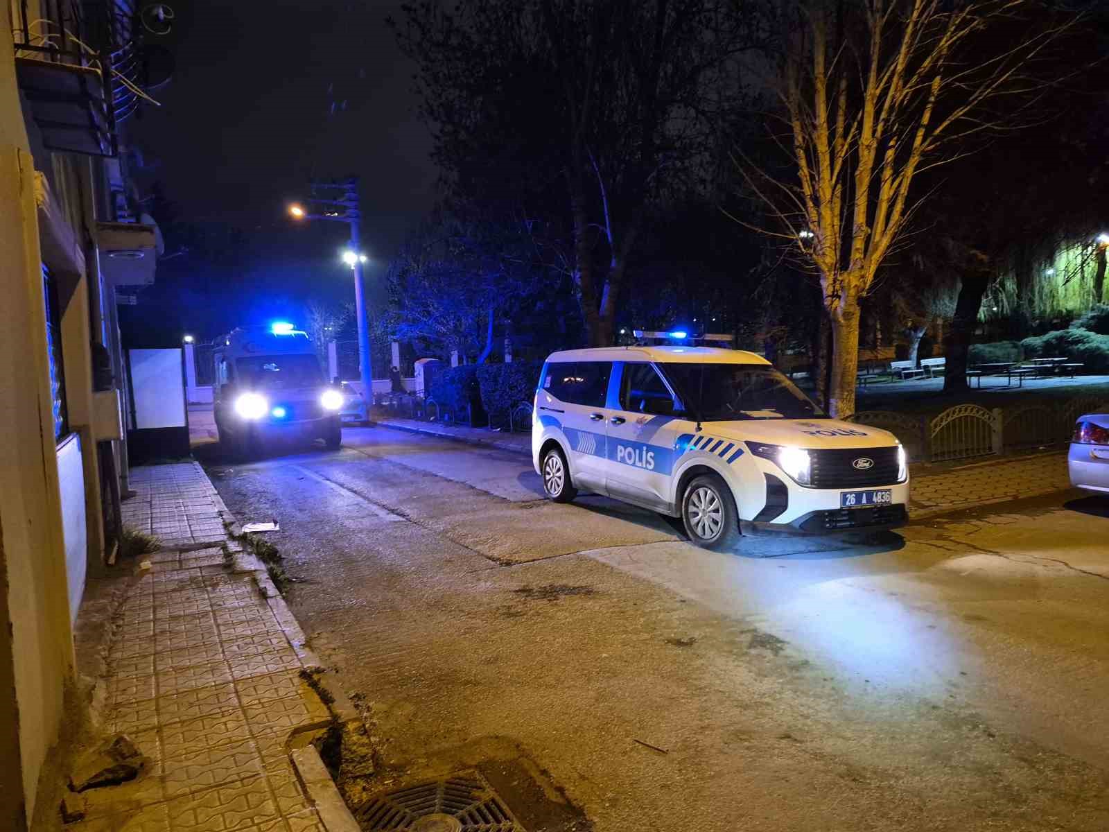 Alkollü genç ortalığı birbirine kattı
